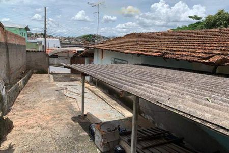 Casa à venda com 3 quartos, 720m² em Asteca, Santa Luzia