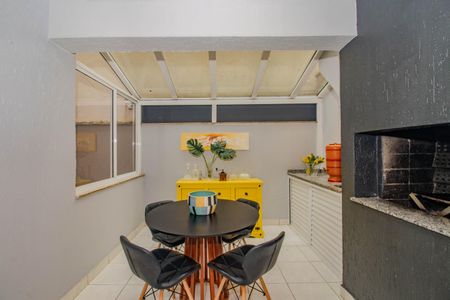 Sala de casa de condomínio à venda com 3 quartos, 276m² em Boa Vista, Porto Alegre