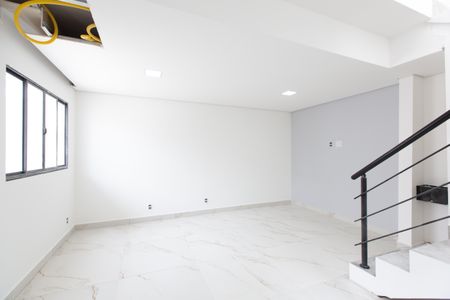 Sala de casa à venda com 2 quartos, 90m² em Vila Campanela, São Paulo