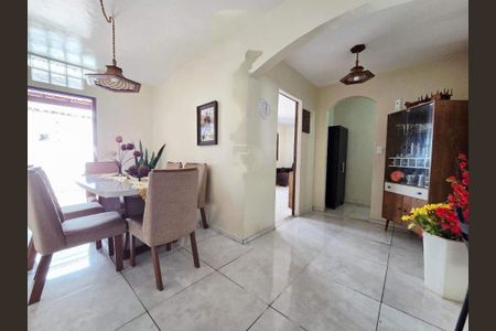 Casa à venda com 4 quartos, 170m² em Conjunto Ademar Maldonado, Belo Horizonte