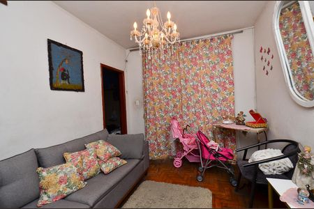Sala de casa à venda com 5 quartos, 400m² em Ipiranga, Belo Horizonte