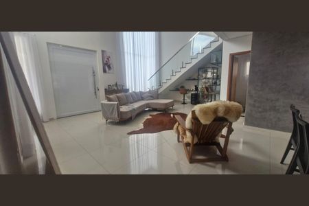 Sala de casa de condomínio para alugar com 3 quartos, 300m² em Jardim Bandeirantes, Sorocaba