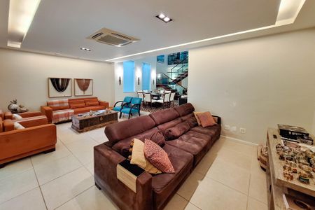 Sala de casa de condomínio à venda com 3 quartos, 300m² em Maria Paula, Niterói