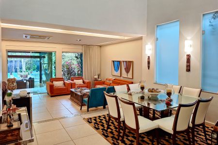 Sala de casa de condomínio à venda com 3 quartos, 300m² em Maria Paula, Niterói