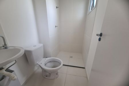 Banheiro de kitnet/studio à venda com 1 quarto, 18m² em Vila Ema, São Paulo