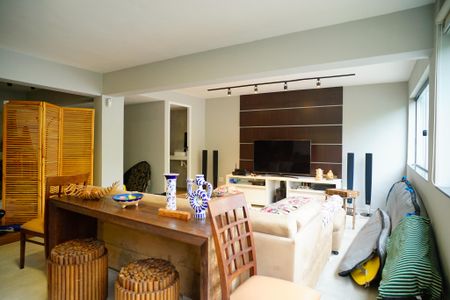 Sala de TV de casa para alugar com 4 quartos, 280m² em Itacoatiara, Niterói