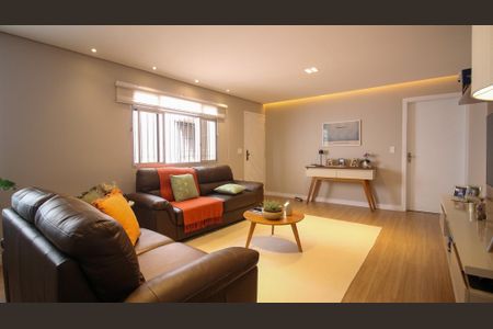 Casa à venda com 3 quartos, 165m² em Vila Paulo Silas, São Paulo