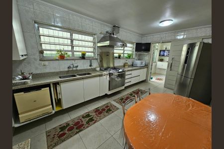 Casa à venda com 4 quartos, 240m² em Jardim Guanca, São Paulo