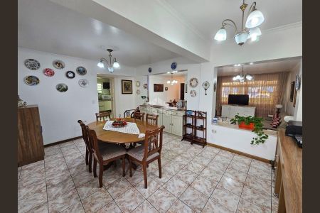 Casa à venda com 4 quartos, 240m² em Jardim Guanca, São Paulo