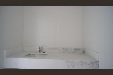 Banheiro de kitnet/studio à venda com 1 quarto, 51m² em Petrópolis, Porto Alegre