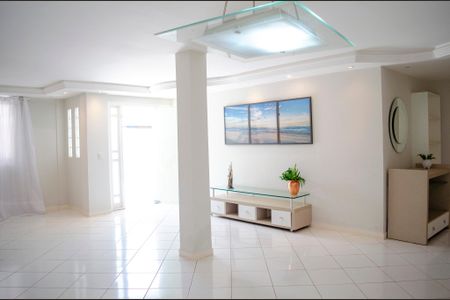 Sala de casa para alugar com 4 quartos, 380m² em Setor Aeroporto, Goiânia