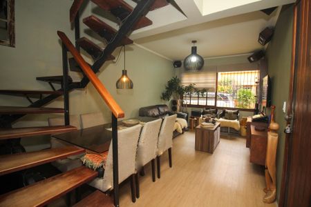 Sala de casa de condomínio à venda com 3 quartos, 117m² em Medianeira, Porto Alegre