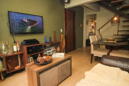 Sala de casa de condomínio à venda com 3 quartos, 117m² em Medianeira, Porto Alegre