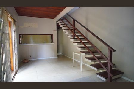 Sala de casa à venda com 3 quartos, 119m² em Azenha, Porto Alegre
