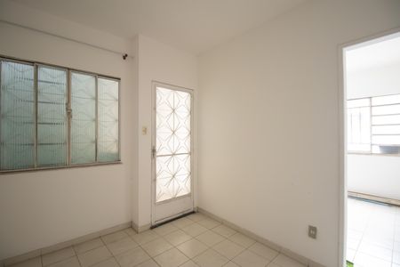 Sala de casa para alugar com 1 quarto, 40m² em Sete Pontes, São Gonçalo