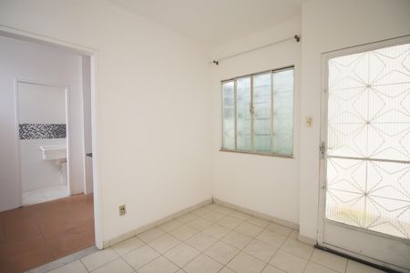 Sala de casa para alugar com 1 quarto, 40m² em Sete Pontes, São Gonçalo