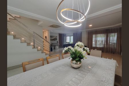 Sala de casa de condomínio para alugar com 4 quartos, 320m² em Barra da Tijuca, Rio de Janeiro