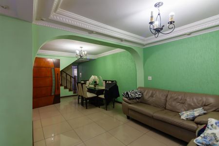 Sala de casa para alugar com 2 quartos, 500m² em Cidade das Flores, Osasco