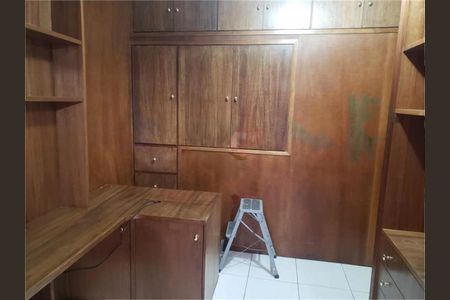 Casa à venda com 3 quartos, 205m² em Vila Santo Estefano, São Paulo