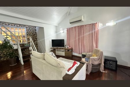 Sala de casa para alugar com 2 quartos, 400m² em Vargem Pequena, Rio de Janeiro