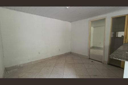 Sala de casa para alugar com 1 quarto, 48m² em Vargem Pequena, Rio de Janeiro