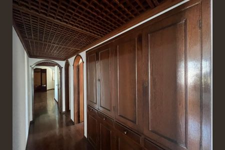 Corredor de apartamento para alugar com 4 quartos, 270m² em Santo Agostinho, Belo Horizonte