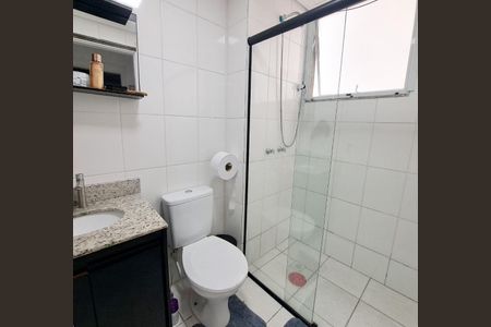 Banheiro de apartamento à venda com 2 quartos, 47m² em Piratininga, Osasco