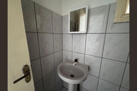 Banheiro de kitnet/studio para alugar com 1 quarto, 28m² em Centro, São Leopoldo