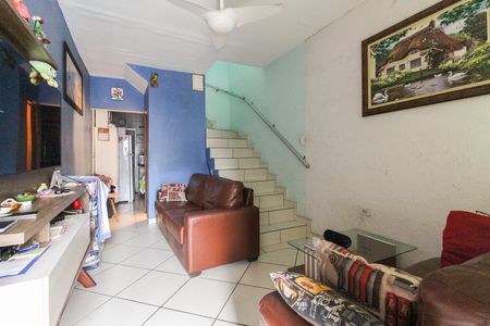 Sala de casa de condomínio para alugar com 2 quartos, 71m² em Vila Carmosina, São Paulo