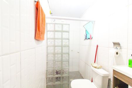 Banheiro de casa à venda com 1 quarto, 50m² em Vila Carmosina, São Paulo