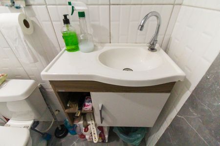 Banheiro de casa à venda com 1 quarto, 50m² em Vila Carmosina, São Paulo