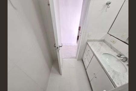 Banheiro da suíte de apartamento para alugar com 3 quartos, 130m² em Laranjeiras, Rio de Janeiro
