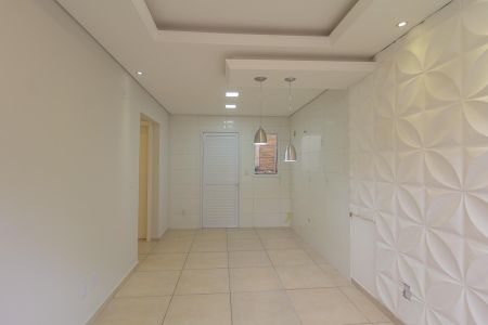 Sala de casa de condomínio à venda com 3 quartos, 66m² em Niterói, Canoas