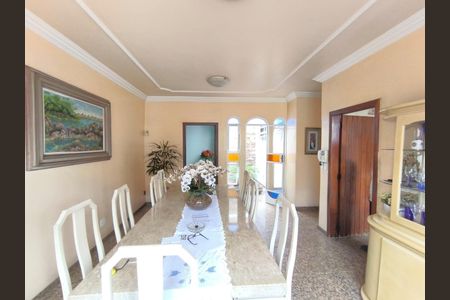 Casa à venda com 4 quartos, 420m² em Bonfim, Belo Horizonte