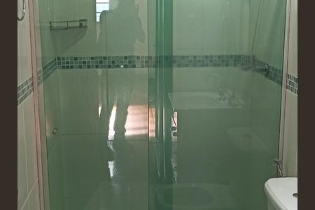 Banheiro de casa de condomínio à venda com 2 quartos, 58m² em Vila Jardim Leblon, Belo Horizonte