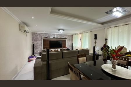 Sala de casa de condomínio para alugar com 4 quartos, 450m² em Vargem Grande, Rio de Janeiro