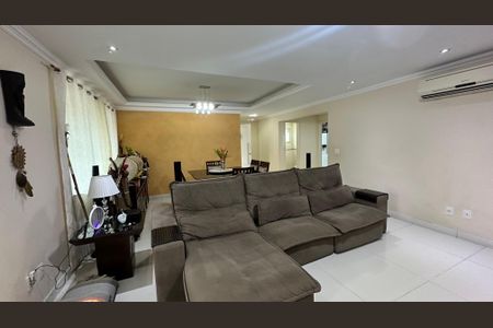 Sala de casa de condomínio para alugar com 4 quartos, 450m² em Vargem Grande, Rio de Janeiro