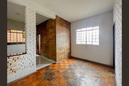 Sala de casa à venda com 2 quartos, 140m² em Bonfim, Belo Horizonte