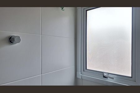 Banheiro de apartamento à venda com 1 quarto, 32m² em Parque Industrial Tomas Edson, São Paulo