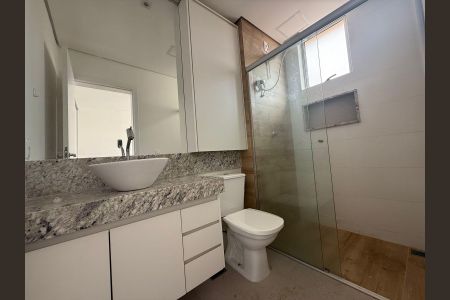 Banheiro de apartamento para alugar com 1 quarto, 33m² em Paquetá, Belo Horizonte