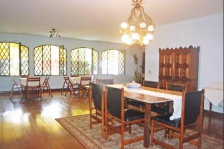 Casa à venda com 5 quartos, 873m² em Jardim Cordeiro, São Paulo