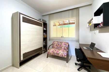 Quarto de casa à venda com 3 quartos, 280m² em Novo Itamarati, Belo Horizonte