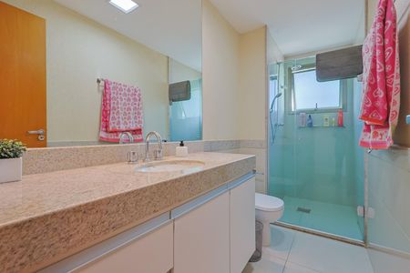 Banheiro de apartamento à venda com 3 quartos, 144m² em Vale dos Cristais, Nova Lima