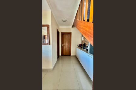 Sala de casa de condomínio para alugar com 4 quartos, 260m² em Taguatinga Norte (Taguatinga), Brasília