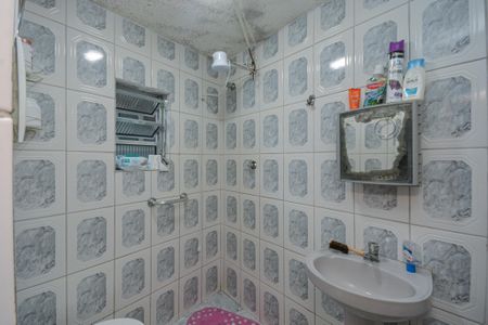 Banheiro Social de casa para alugar com 1 quarto, 60m² em Vila Marari, São Paulo