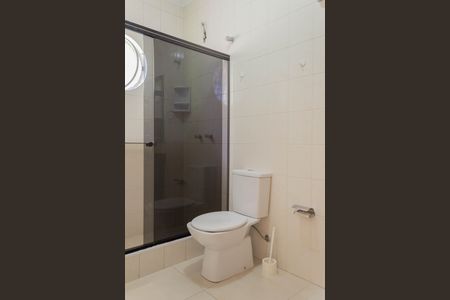 Banheiro da Suíte 1 de casa para alugar com 5 quartos, 254m² em Parque dos Passaros, São Bernardo do Campo