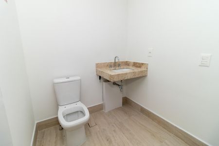 Banheiro de kitnet/studio para alugar com 1 quarto, 25m² em Pompeia, São Paulo