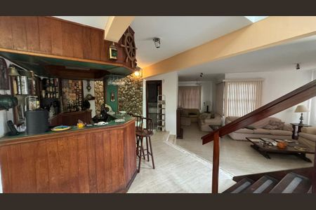 Sala de casa de condomínio à venda com 4 quartos, 400m² em Camboinhas, Niterói