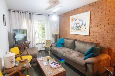 Sala de casa à venda com 2 quartos, 110m² em Vila Cordeiro, São Paulo