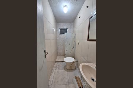 Banheiro Social de casa para alugar com 1 quarto, 30m² em Jardim Gramacho, Duque de Caxias